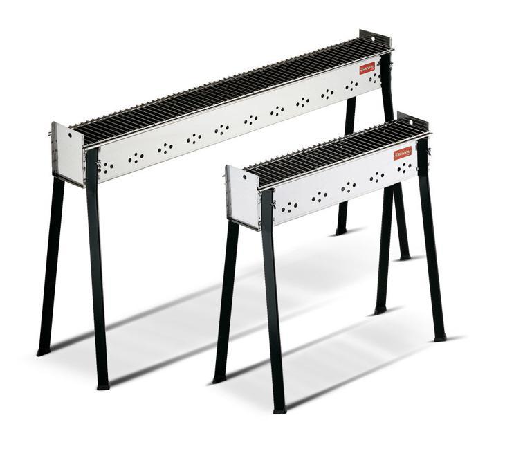 Ferraboli, Piccolo, barbecue cuocispiedini che misura 63x29x67cm; la forma allungata favorisce al massimo la creazione e il mantenimento a lungo di un forte e omogeneo calore. La griglia misura 65x14 cm. Pesa 4,5 kg. Euro 49